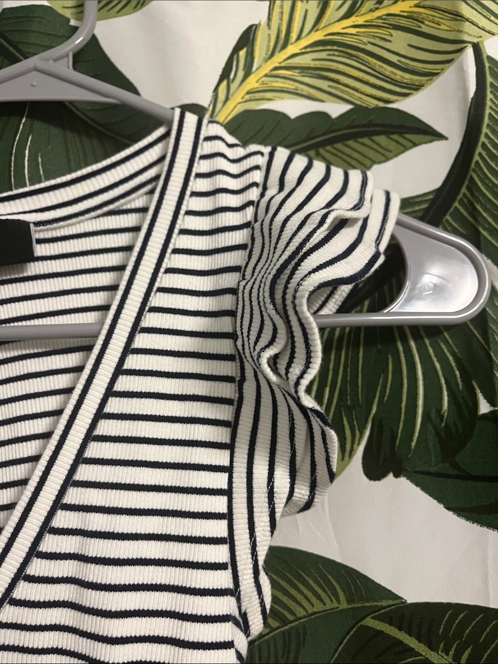 Striped Ruffle sleeve top - Picture 3 of 4